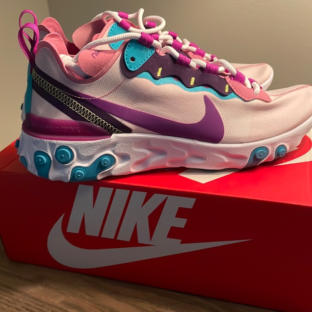 NWT womens React Element 55 'Magic Flamingo'